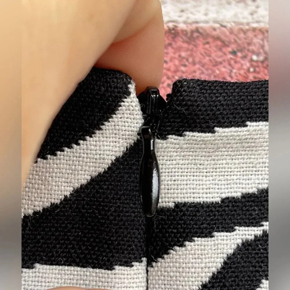 COPY - MICHAEL KORS COLLECTION Zebra Wool Jacquard Dress size 8 - Picture 14 of 17